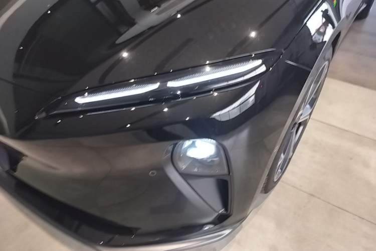 Used Nio ET5 2022 75 kWh Left Front Headlight