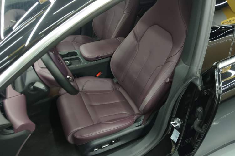 Used Nio ET5 2022 75 kWh Left Front Seat