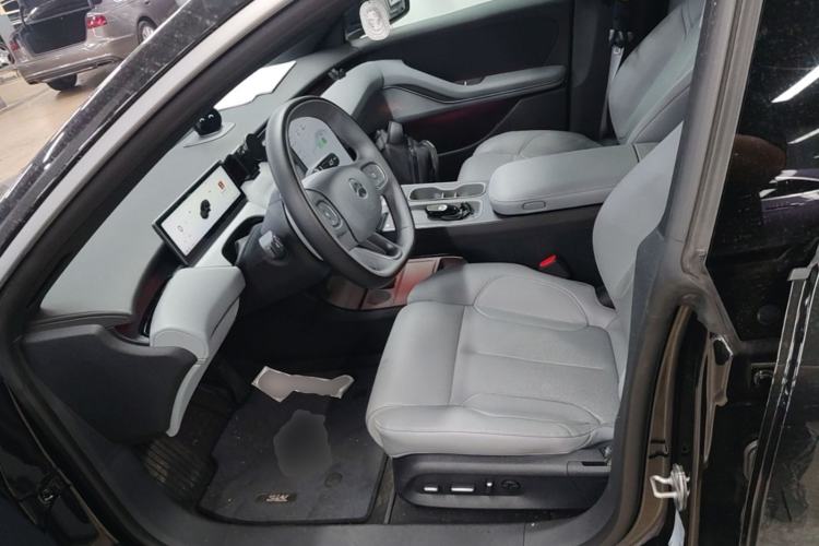 Used Nio ET5 2022 75 kWh Left Front Seat
