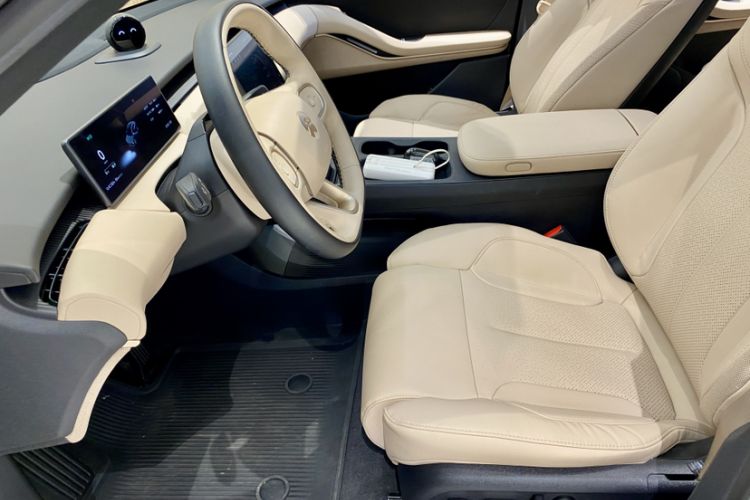 Used Nio ET5 2022 75 kWh Left Front Seat