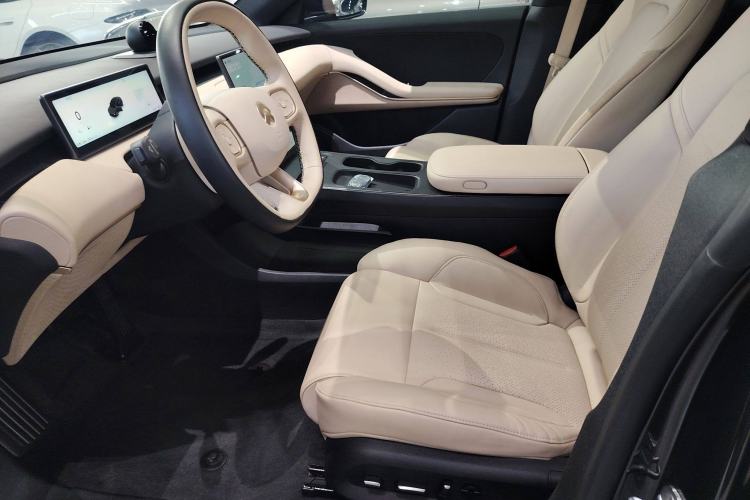 Used Nio ET5 2022 75 kWh Left Front Seat