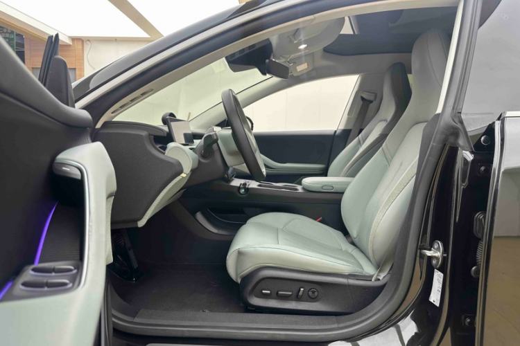 Used Nio ET5 2022 75 kWh Left Front Seat