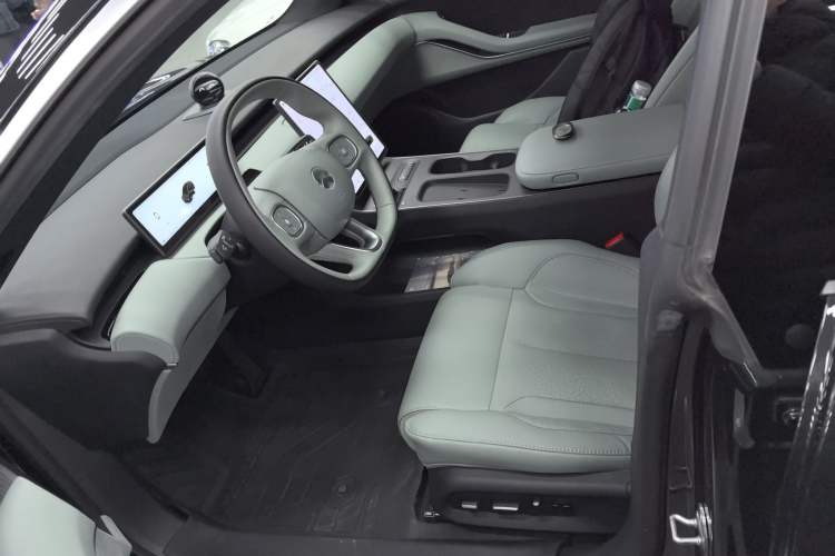 Used Nio ET5 2022 75 kWh Left Front Seat