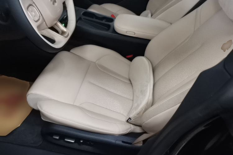 Used Nio ET5 2022 75 kWh Left Front Seat