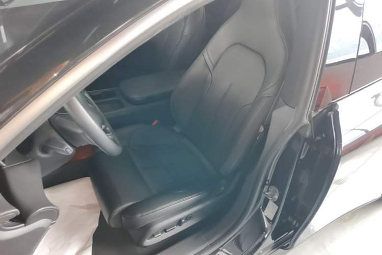 Used Nio ET5 2022 75 kWh Left Front Seat