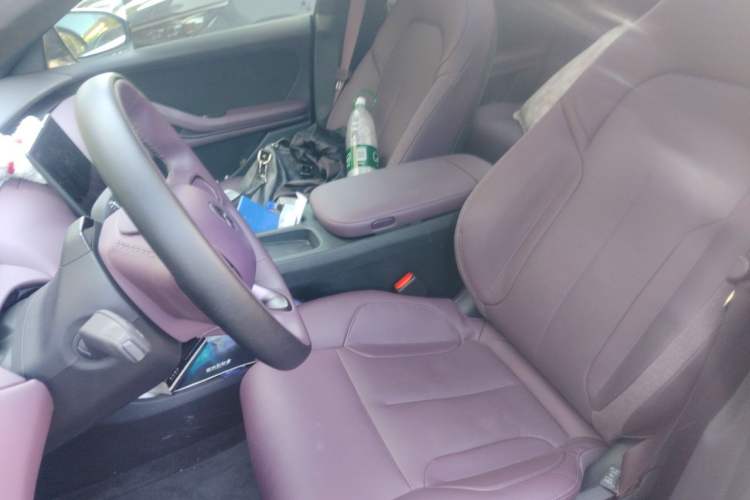 Used Nio ET5 2022 75 kWh Left Front Seat