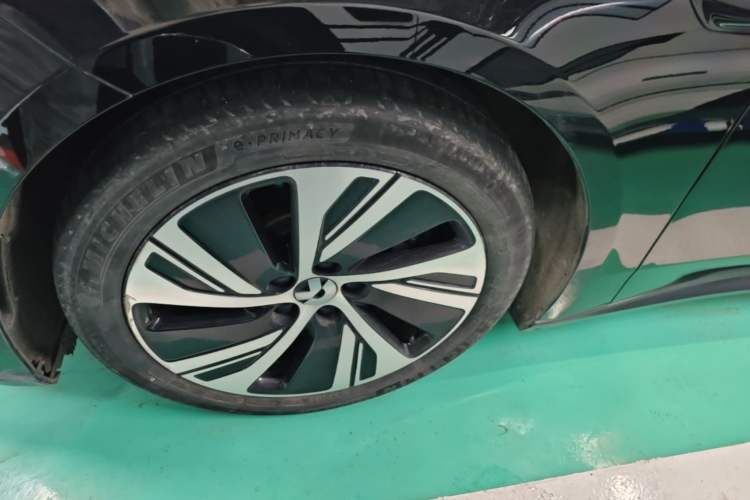 Used Nio ET5 2022 75 kWh Left Front Wheel Hub