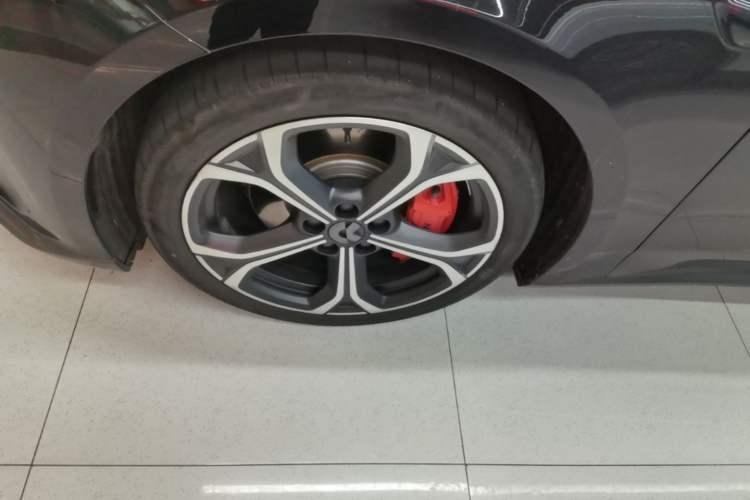Used Nio ET5 2022 75 kWh Left Front Wheel Hub