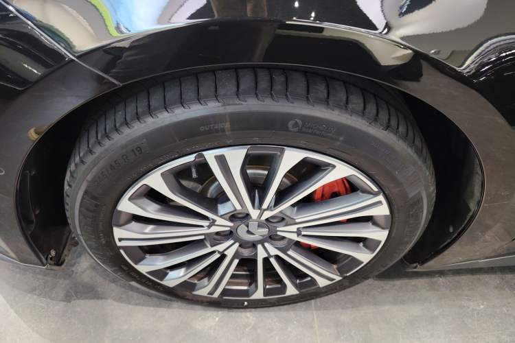 Used Nio ET5 2022 75 kWh Left Front Wheel Hub
