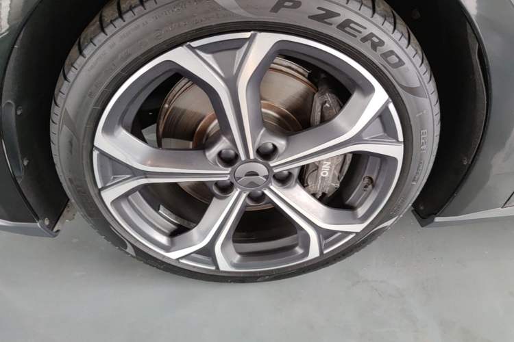 Used Nio ET5 2022 75 kWh Left Front Wheel Hub