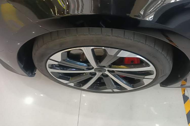 Used Nio ET5 2022 75 kWh Left Front Wheel Hub