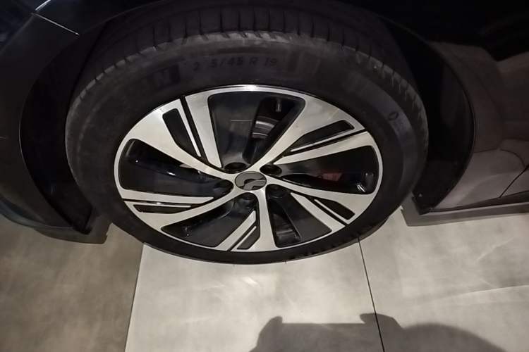 Used Nio ET5 2022 75 kWh Left Front Wheel Hub