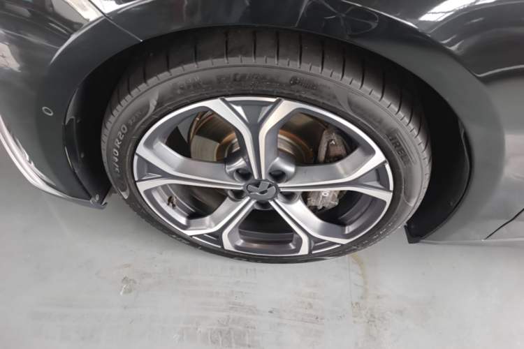 Used Nio ET5 2022 75 kWh Left Front Wheel Hub