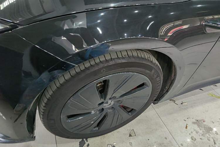 Used Nio ET5 2022 75 kWh Left Front Wheel Hub