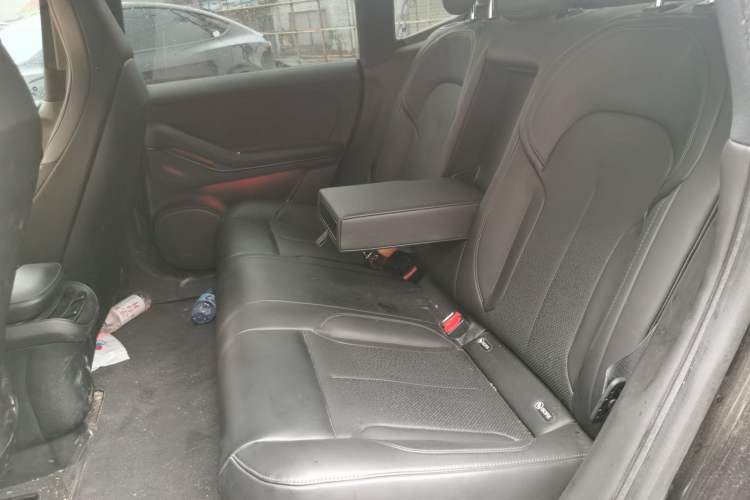 Used Nio ET5 2022 75 kWh Left Rear Seat