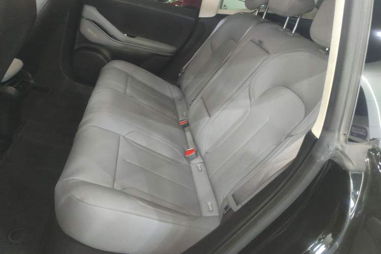 Used Nio ET5 2022 75 kWh Left Rear Seat
