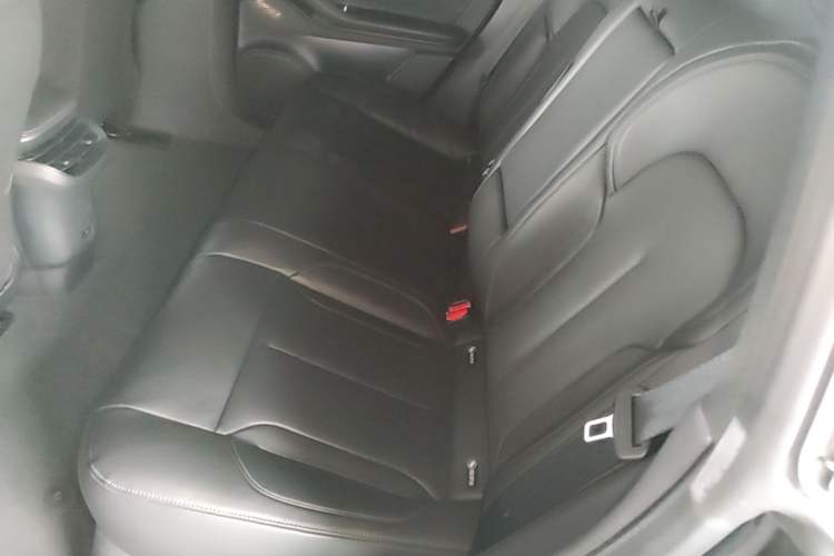 Used Nio ET5 2022 75 kWh Left Rear Seat