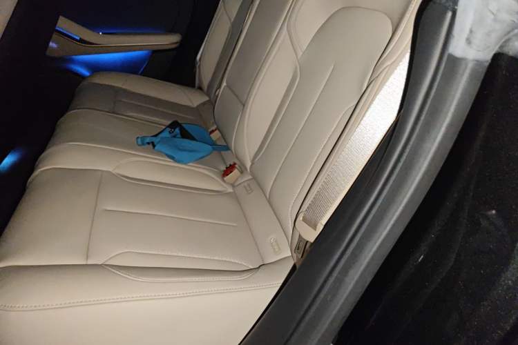 Used Nio ET5 2022 75 kWh Left Rear Seat