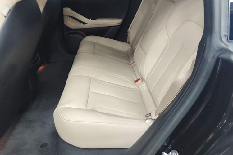 Used Nio ET5 2022 75 kWh Left Rear Seat