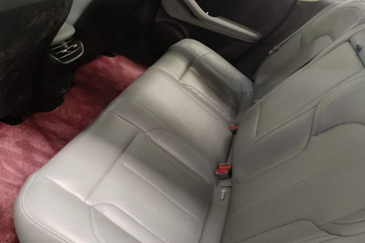Used Nio ET5 2022 75 kWh Left Rear Seat
