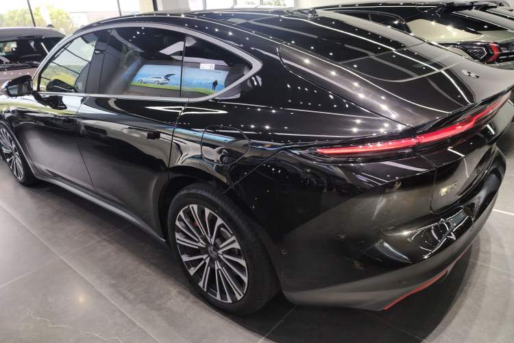 Used Nio ET5 2022 75 kWh Left Side