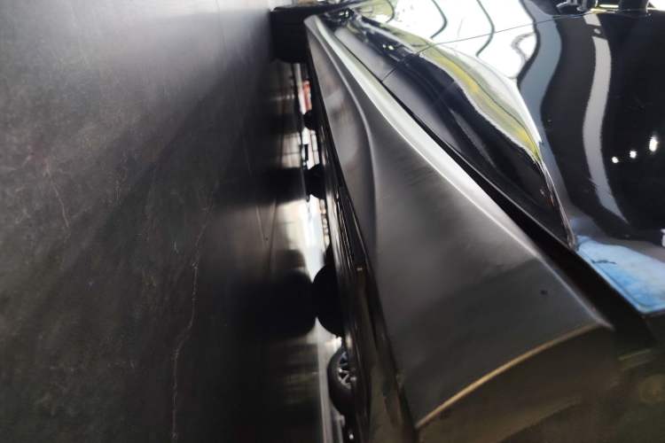 Used Nio ET5 2022 75 kWh Left Side Sill