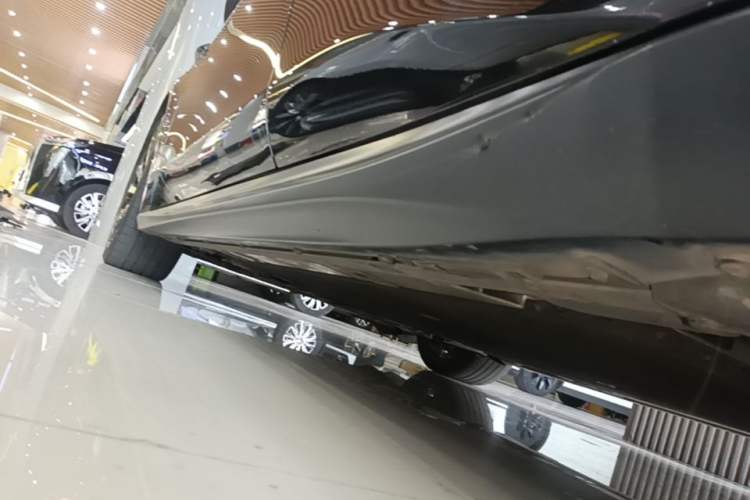 Used Nio ET5 2022 75 kWh Left Side Sill