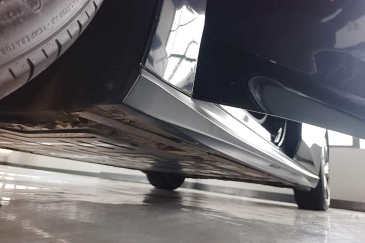 Used Nio ET5 2022 75 kWh Left Side Sill