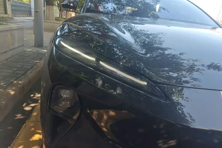 Used Nio ET5 2022 75 kWh Right Front Headlight