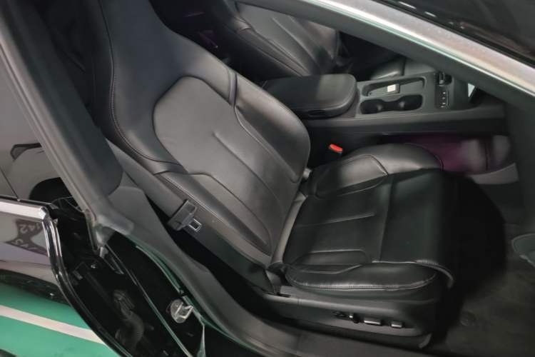 Used Nio ET5 2022 75 kWh Right Front Seat