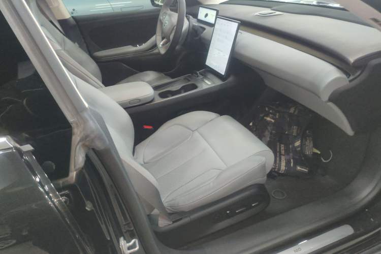 Used Nio ET5 2022 75 kWh Right Front Seat