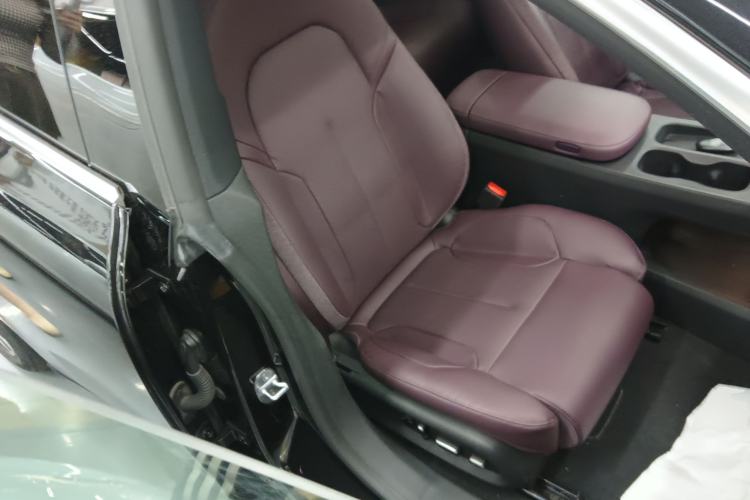 Used Nio ET5 2022 75 kWh Right Front Seat
