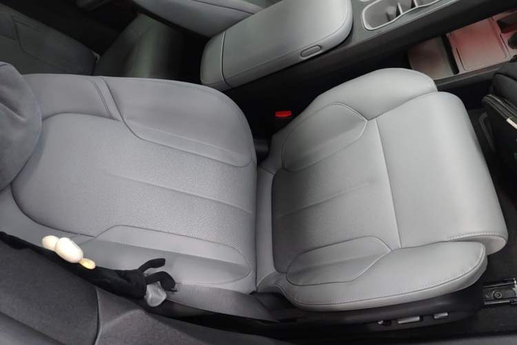 Used Nio ET5 2022 75 kWh Right Front Seat