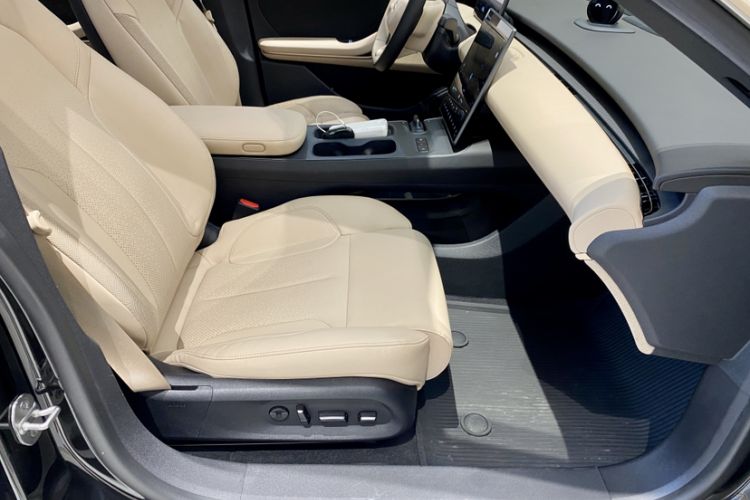Used Nio ET5 2022 75 kWh Right Front Seat