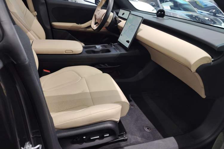 Used Nio ET5 2022 75 kWh Right Front Seat