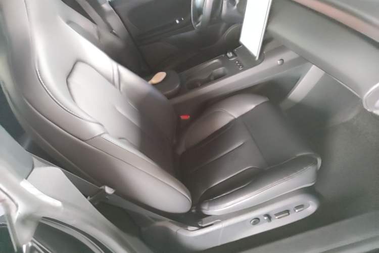 Used Nio ET5 2022 75 kWh Right Front Seat