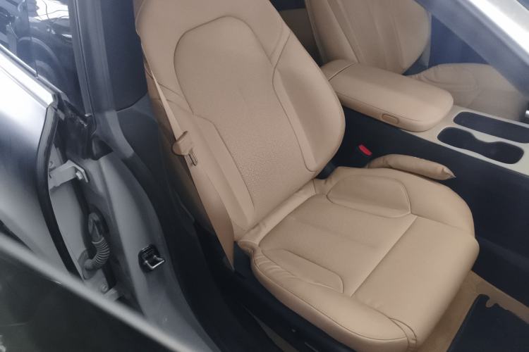 Used Nio ET5 2022 75 kWh Right Front Seat
