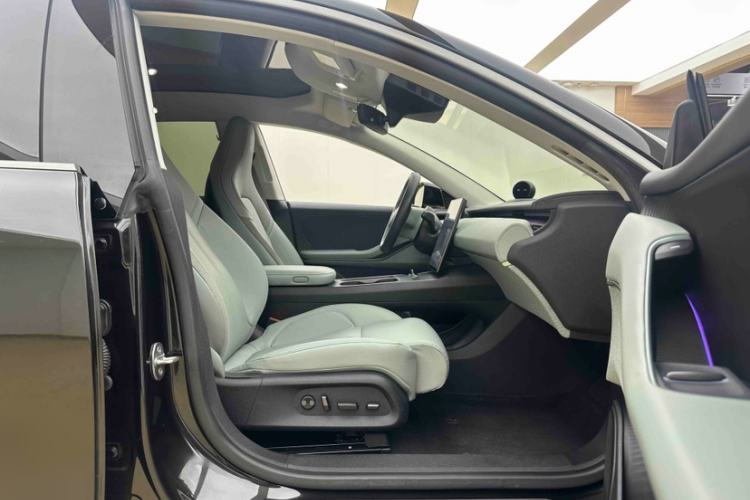 Used Nio ET5 2022 75 kWh Right Front Seat