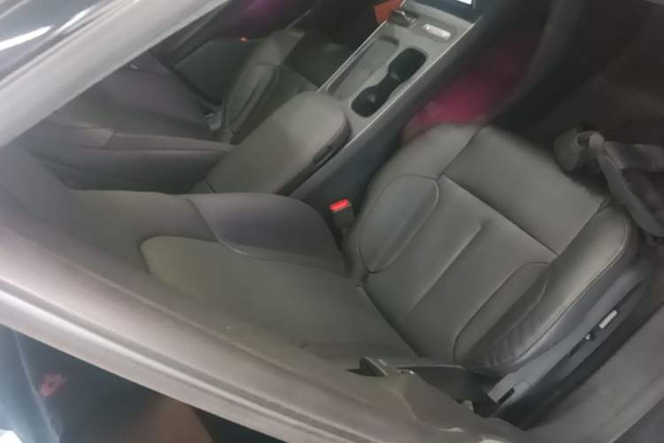 Used Nio ET5 2022 75 kWh Right Front Seat