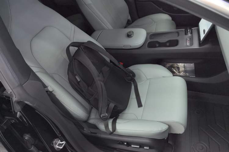 Used Nio ET5 2022 75 kWh Right Front Seat