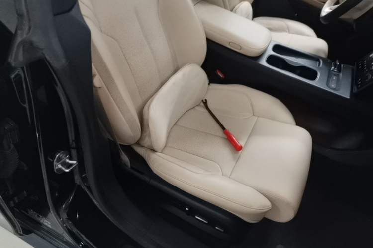 Used Nio ET5 2022 75 kWh Right Front Seat