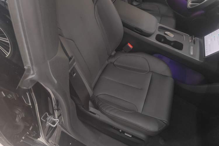 Used Nio ET5 2022 75 kWh Right Front Seat