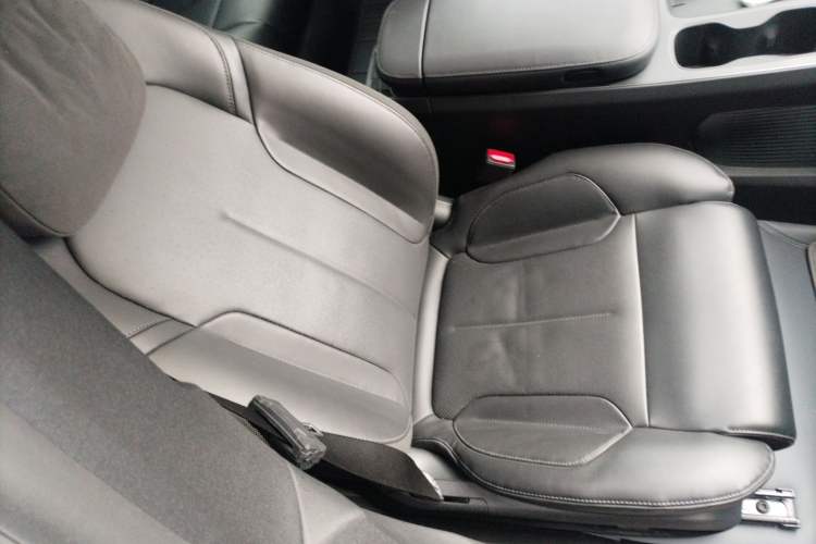 Used Nio ET5 2022 75 kWh Right Front Seat