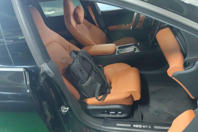 Used Nio ET5 2022 75 kWh Right Front Seat