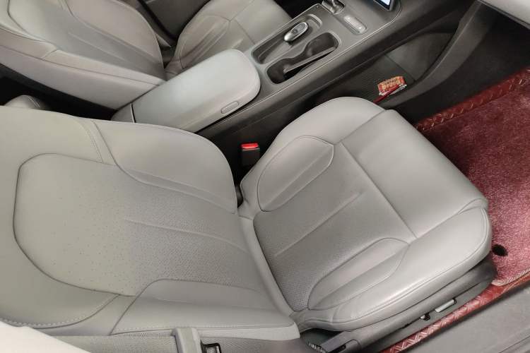 Used Nio ET5 2022 75 kWh Right Front Seat