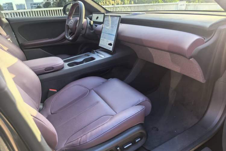 Used Nio ET5 2022 75 kWh Right Front Seat