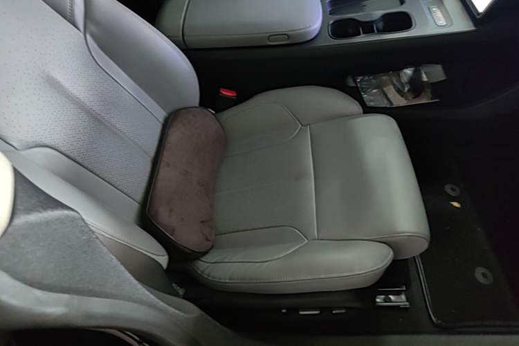 Used Nio ET5 2022 75 kWh Right Front Seat