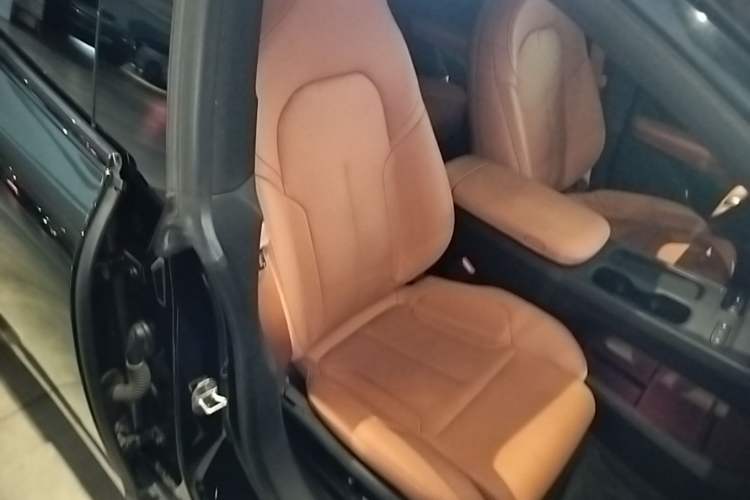 Used Nio ET5 2022 75 kWh Right Front Seat
