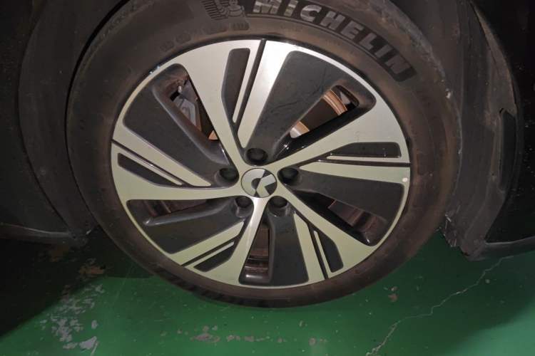 Used Nio ET5 2022 75 kWh Right Front Wheel Hub