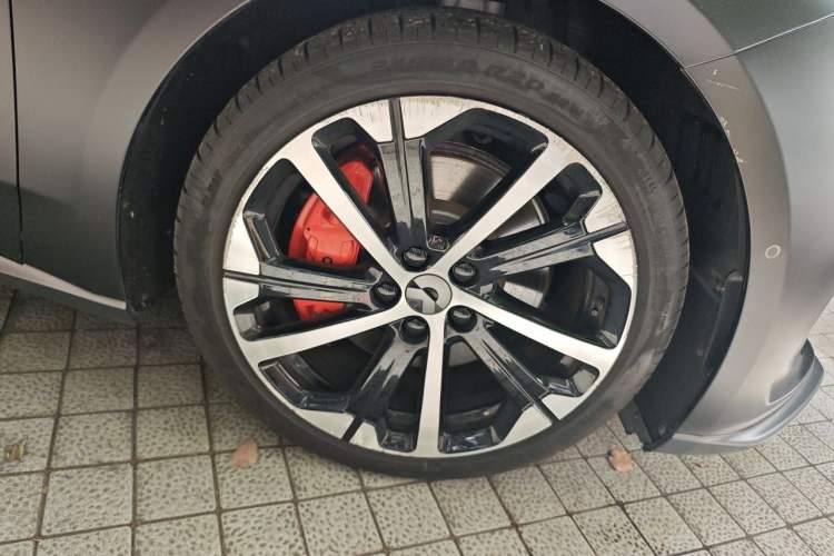 Used Nio ET5 2022 75 kWh Right Front Wheel Hub